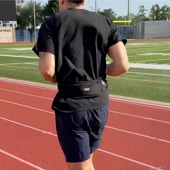 The Run Culture Hydration Belt - Picture 1 of 10